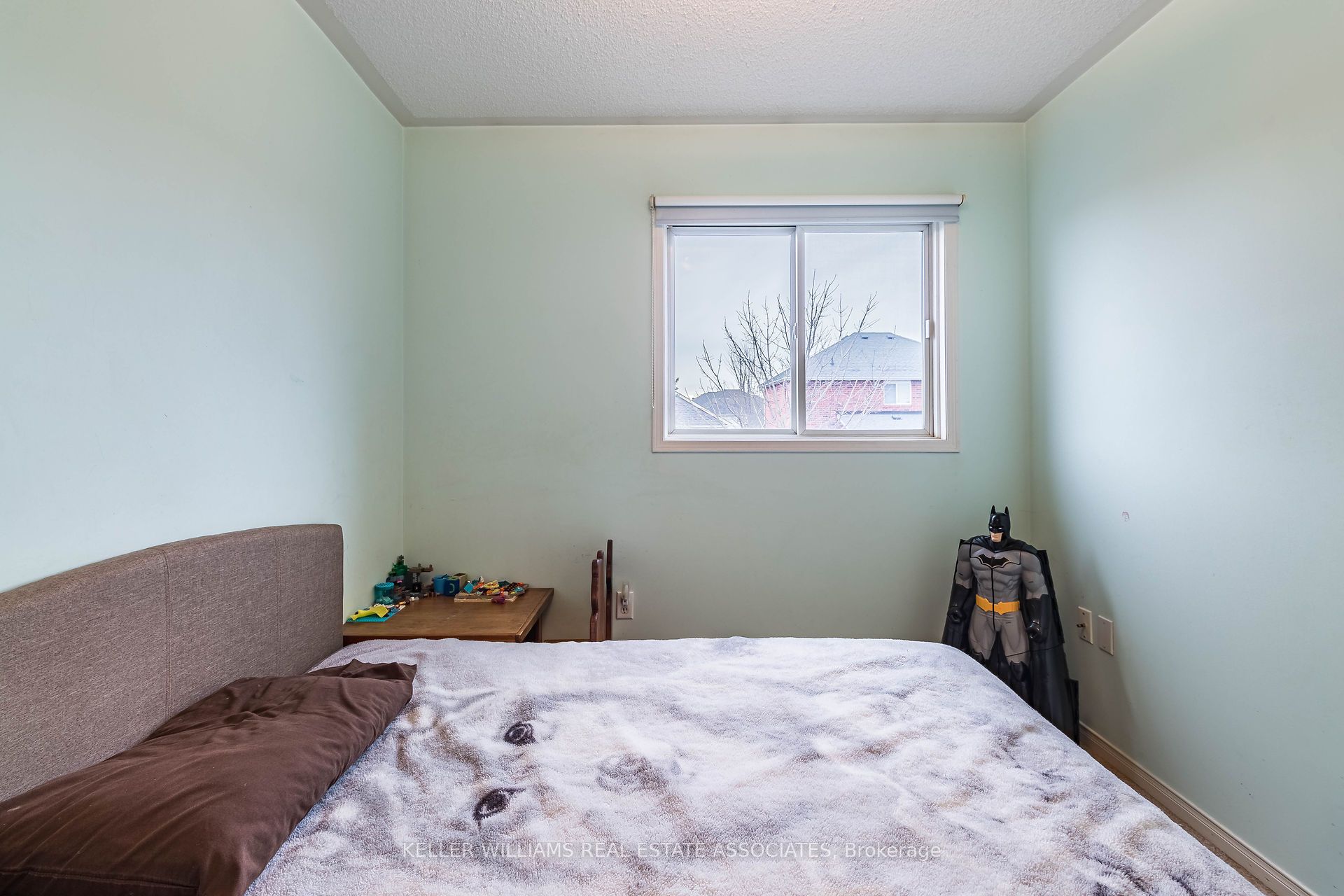 186 Pickett Crescent