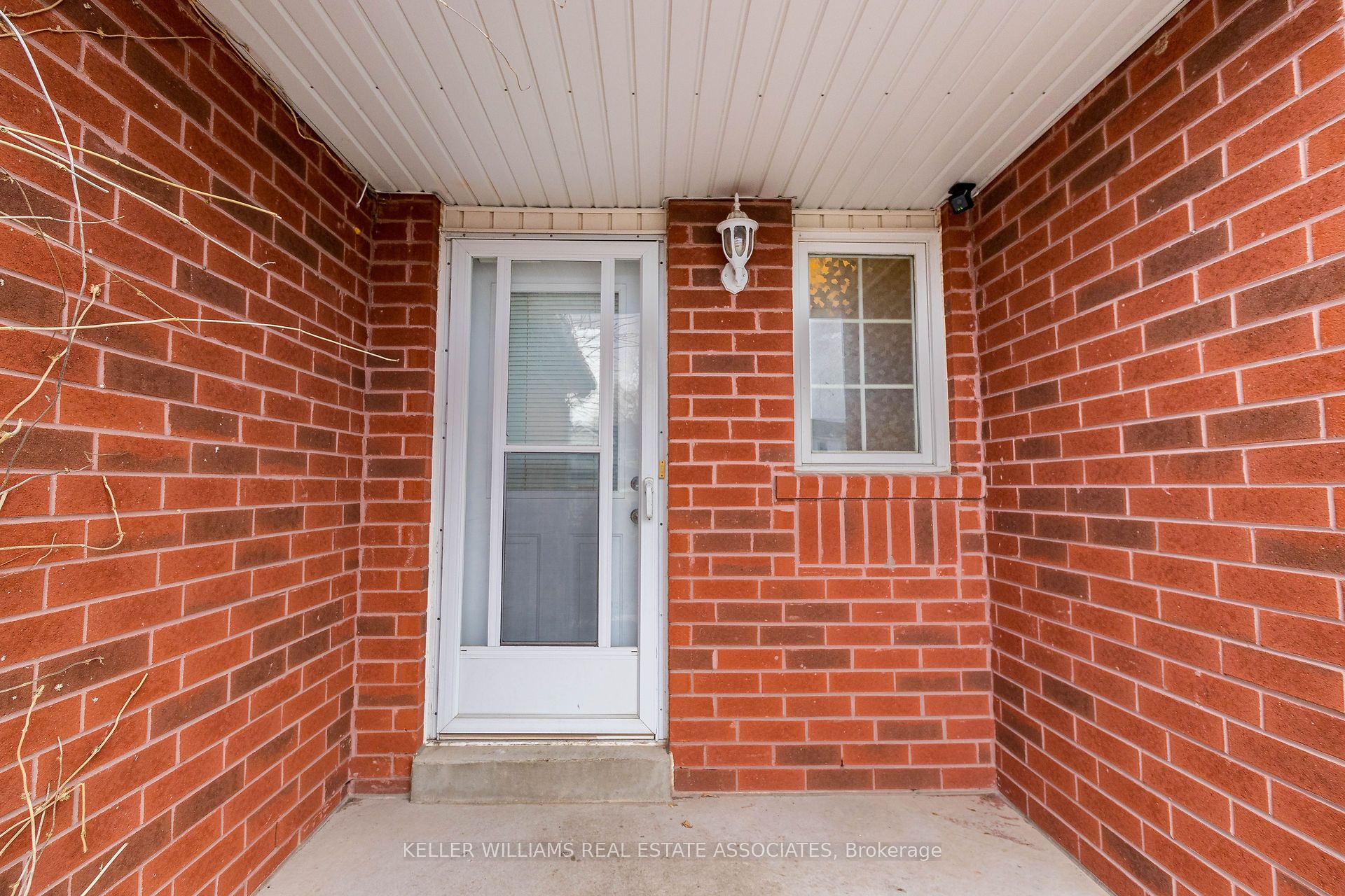 186 Pickett Crescent