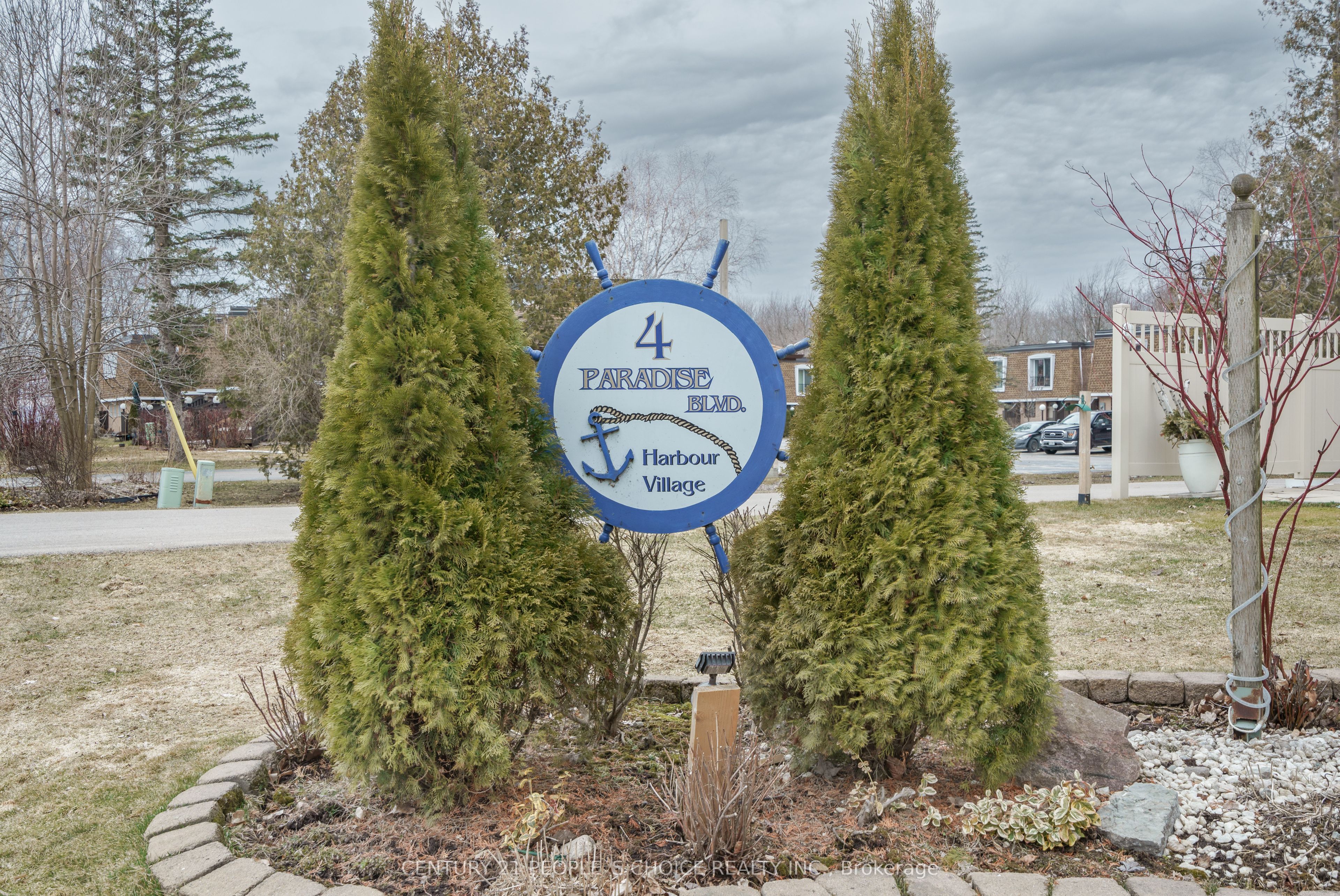 4 Paradise Boulevard #3