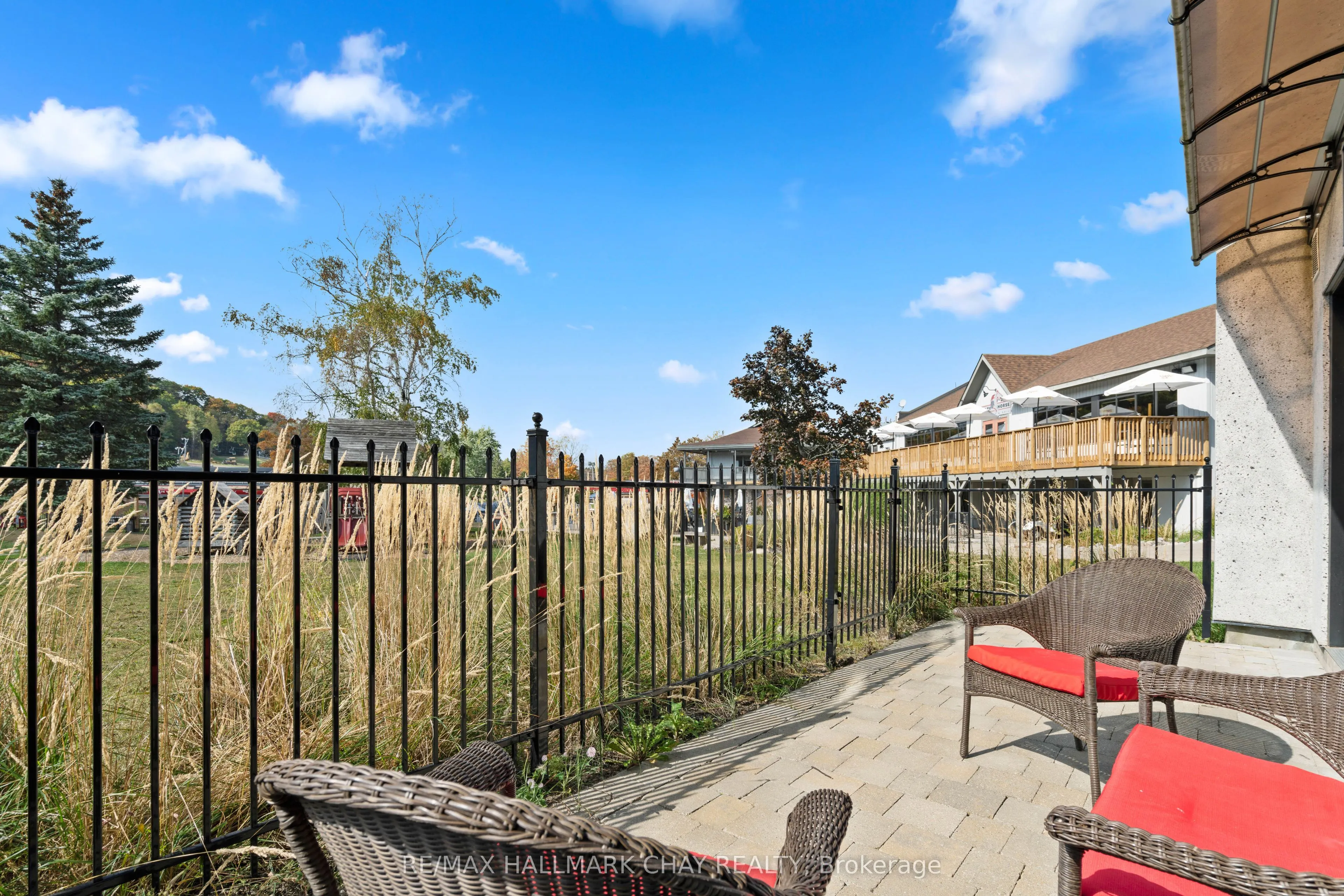 80 Horseshoe Boulevard, ##G01