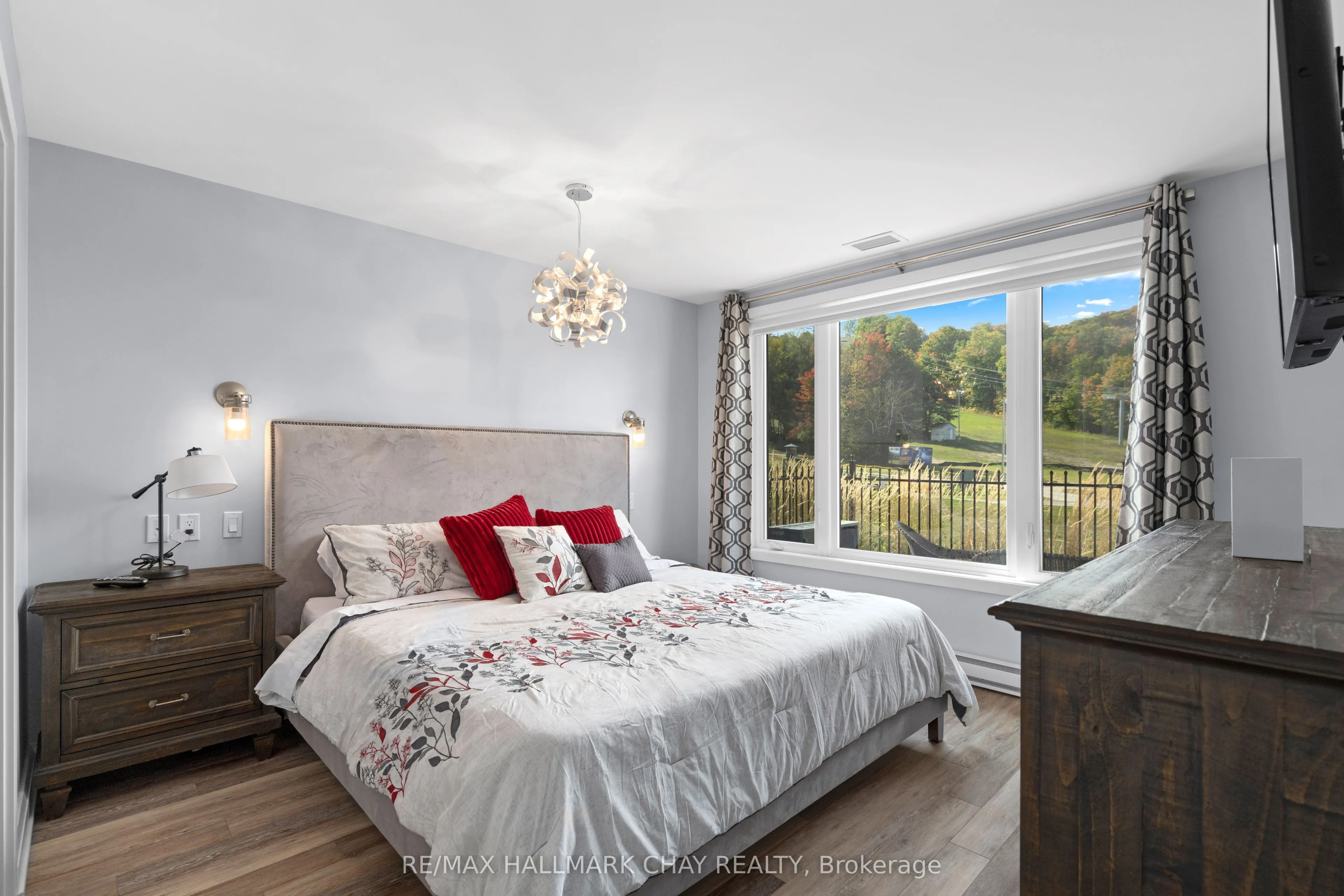 80 Horseshoe Boulevard, ##G01