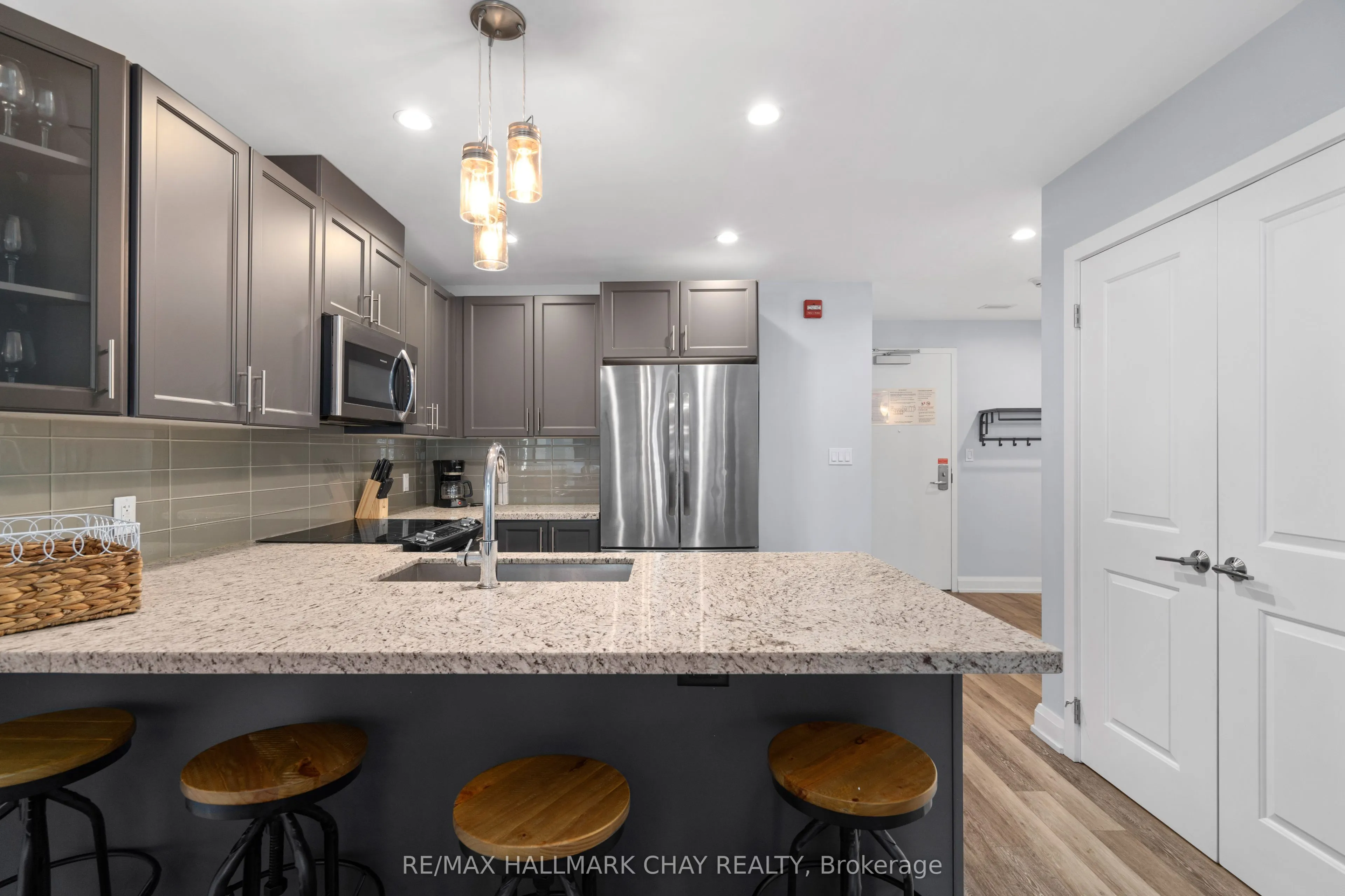 80 Horseshoe Boulevard, ##G01