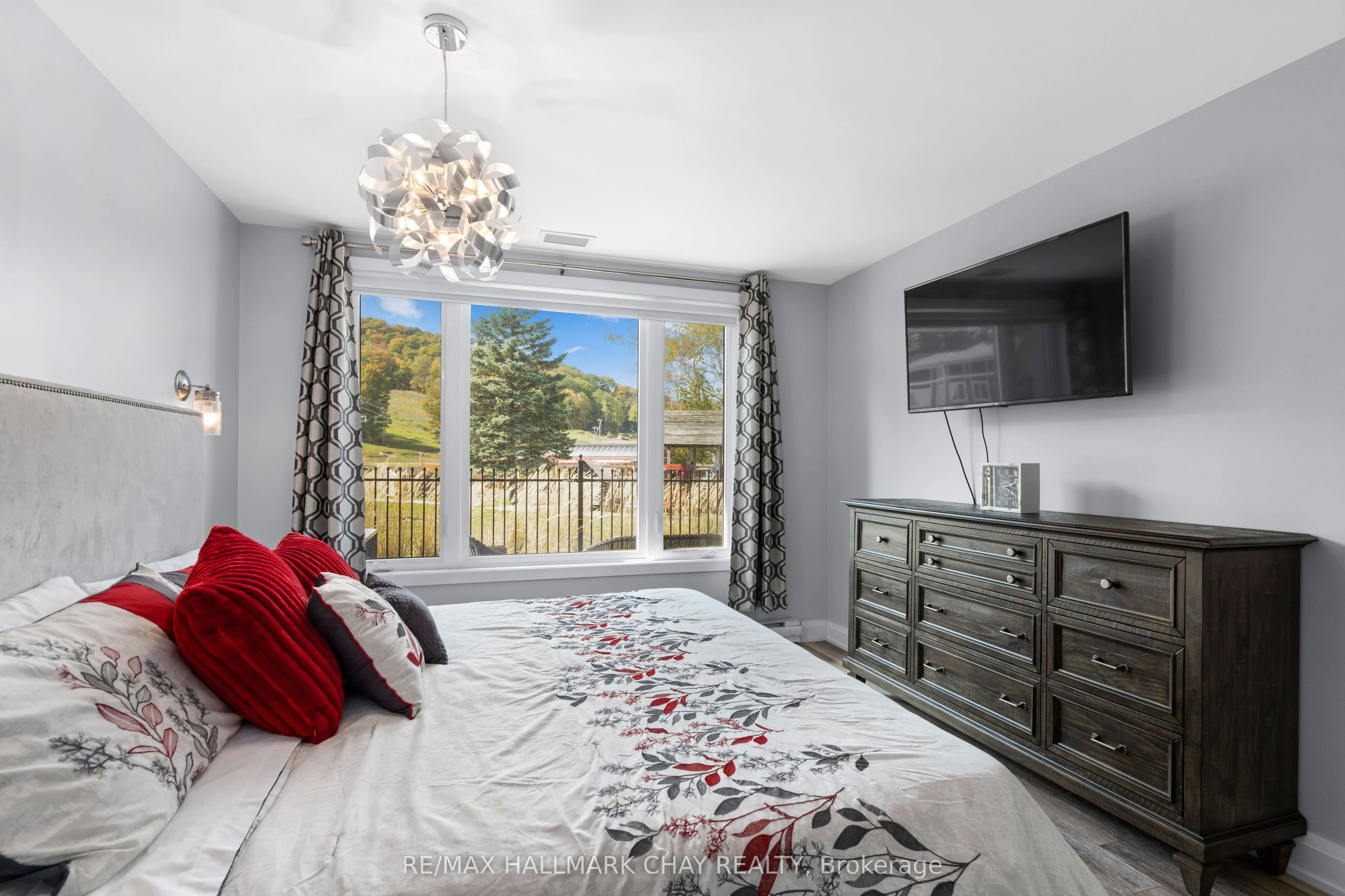 80 Horseshoe Boulevard, ##G01