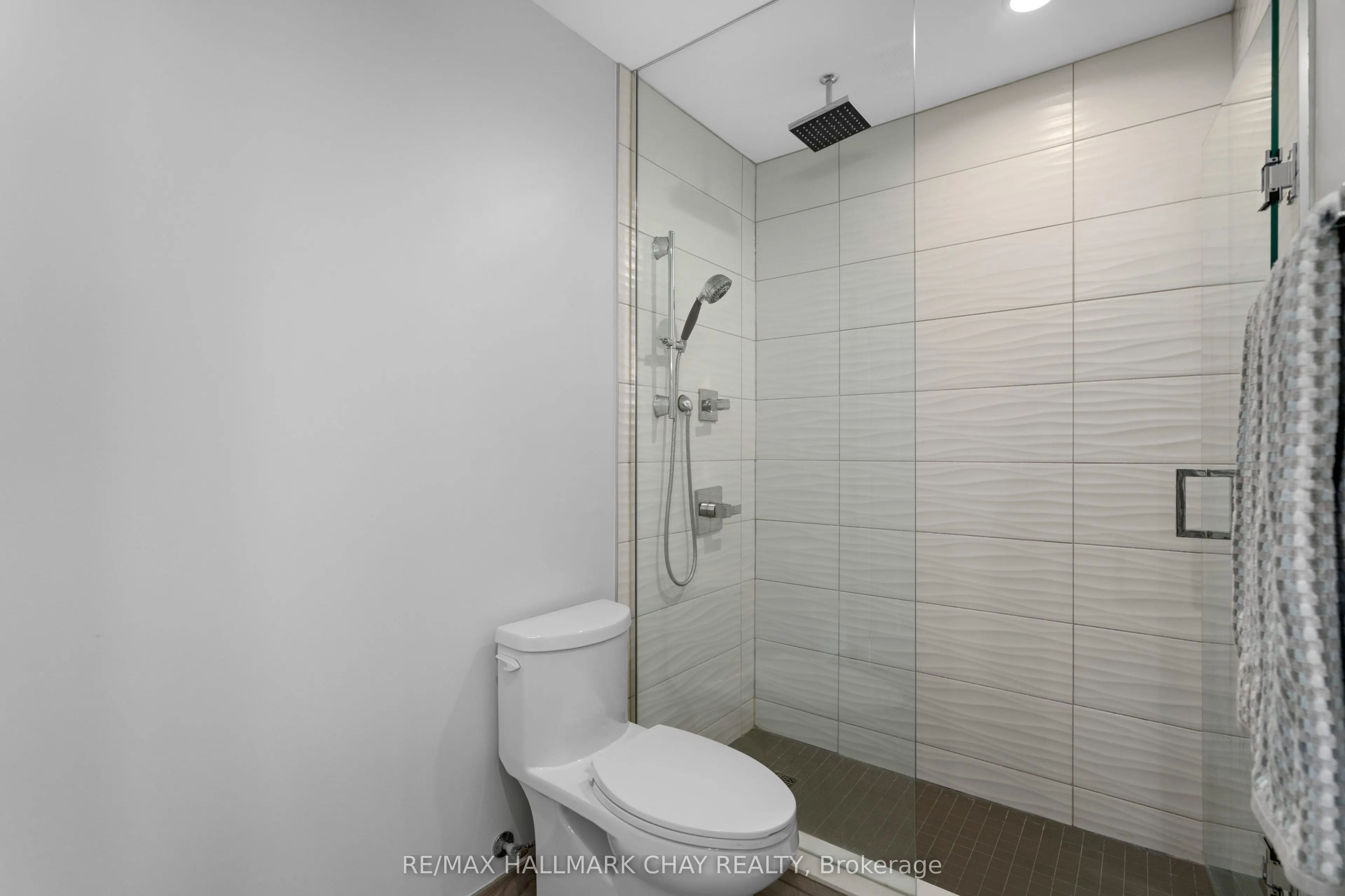 80 Horseshoe Boulevard, ##G01