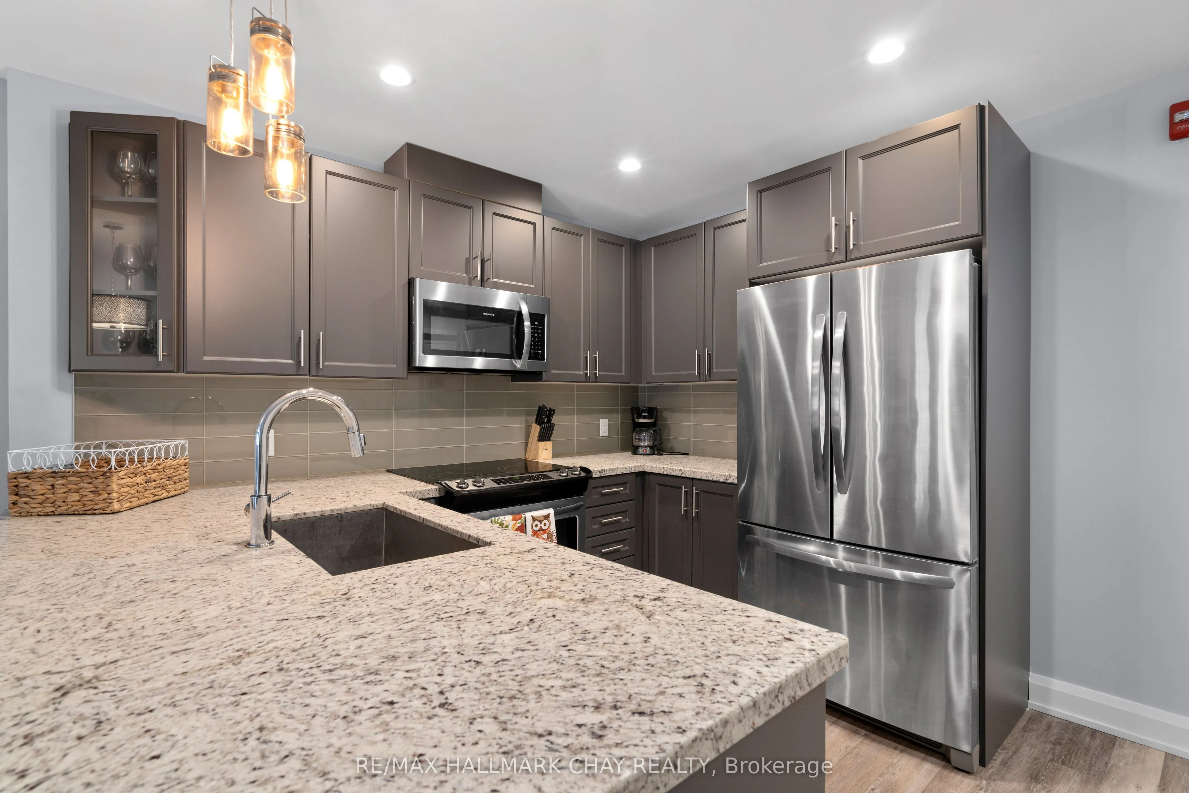80 Horseshoe Boulevard, ##G01