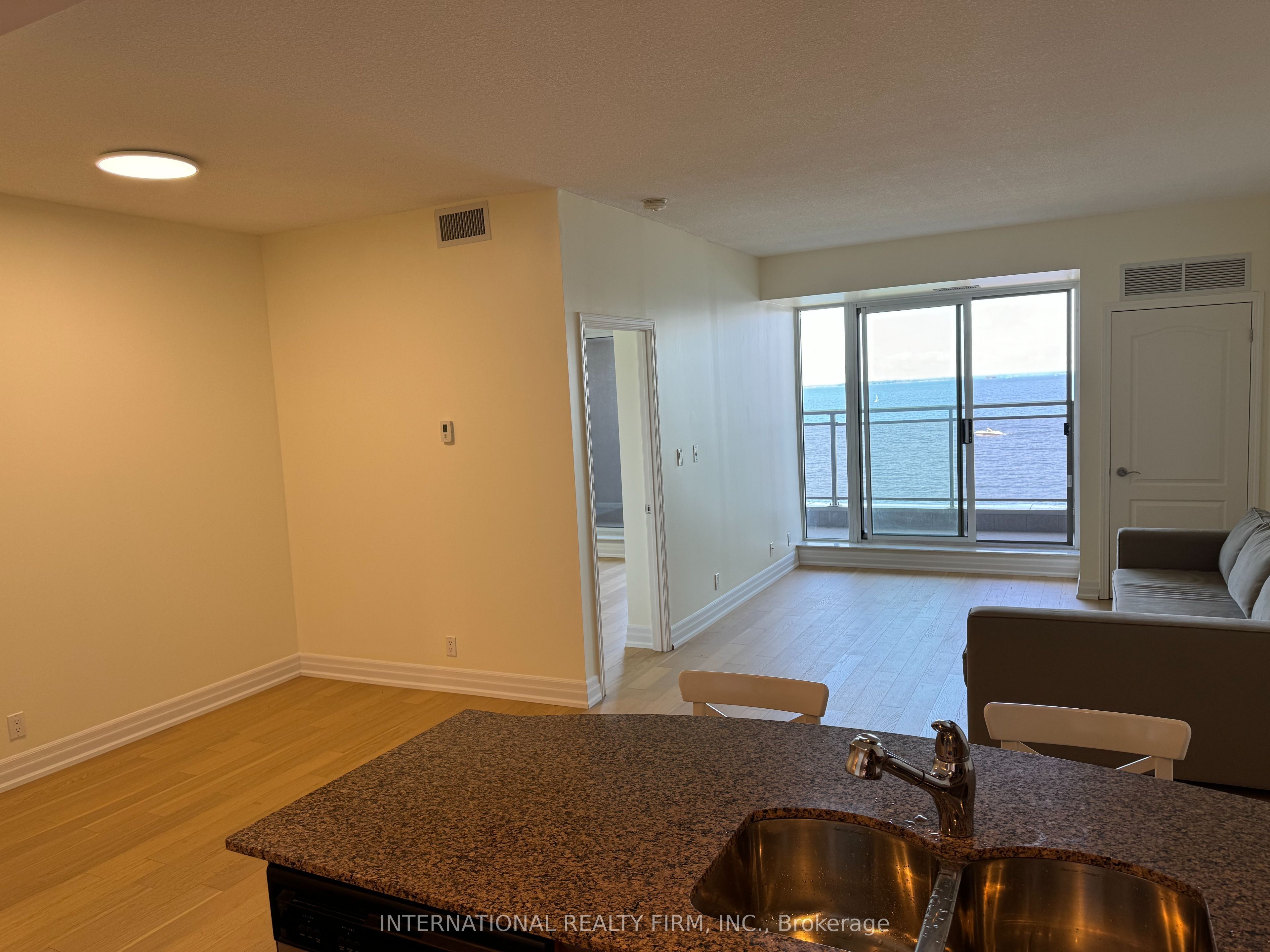 699 ABERDEEN Boulevard #504