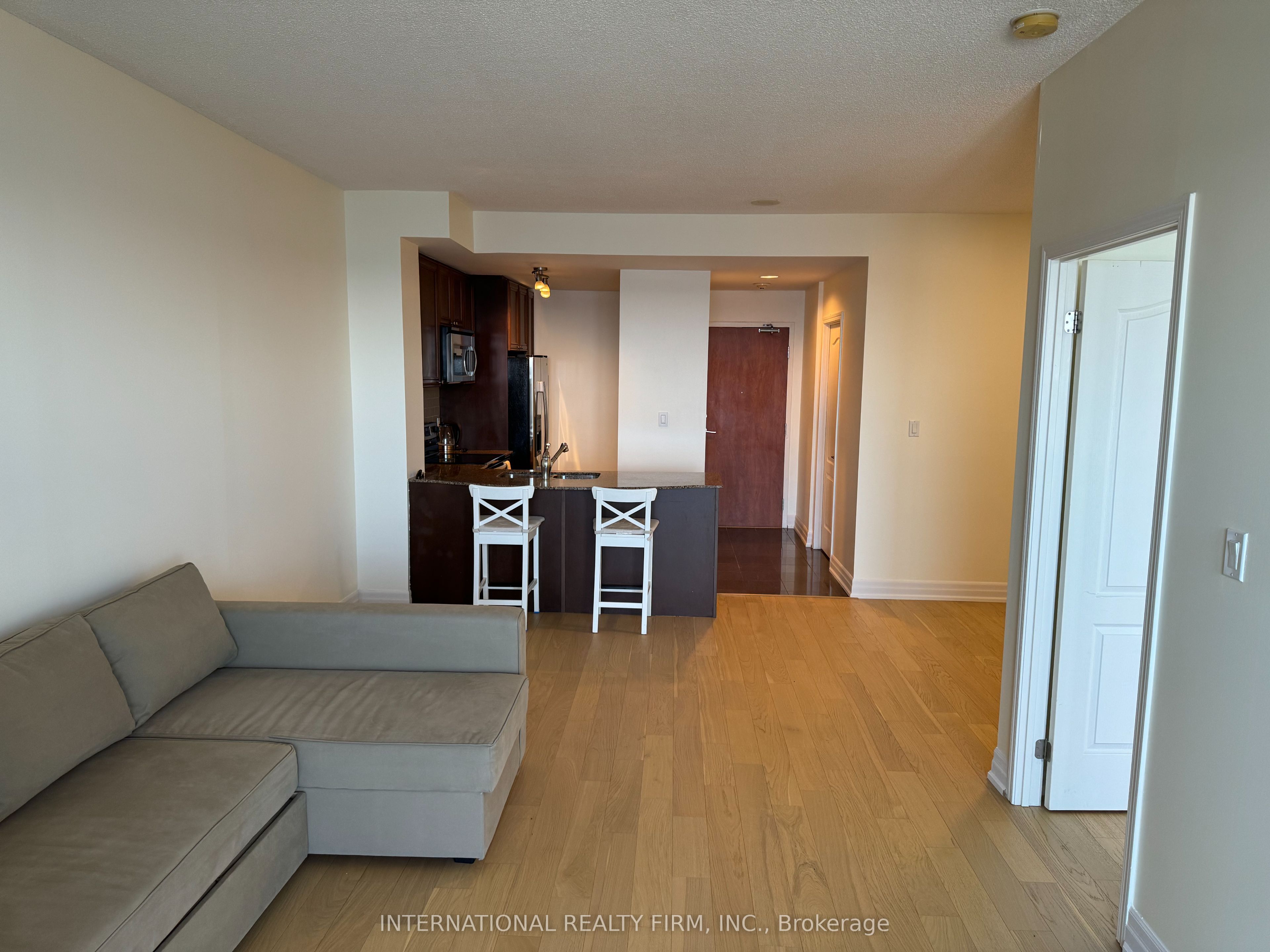 699 ABERDEEN Boulevard #504