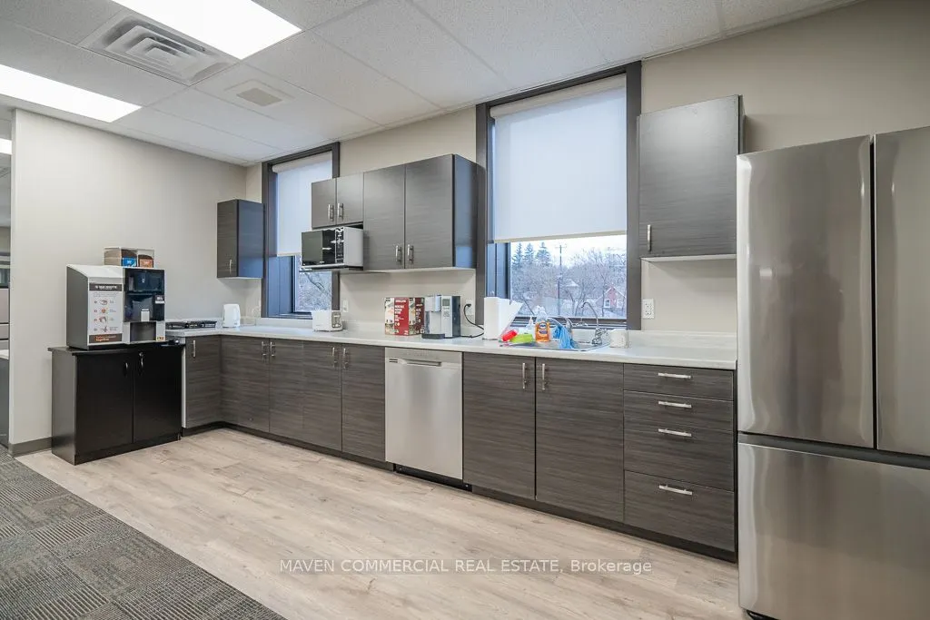 100 Colborne Street W