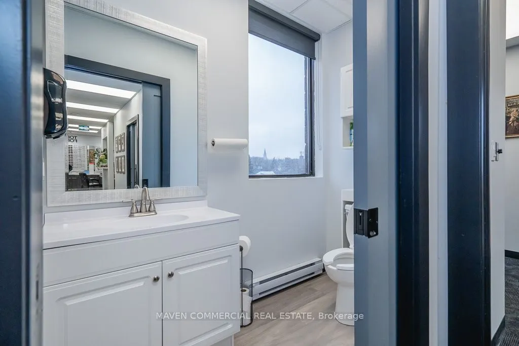 100 Colborne Street W