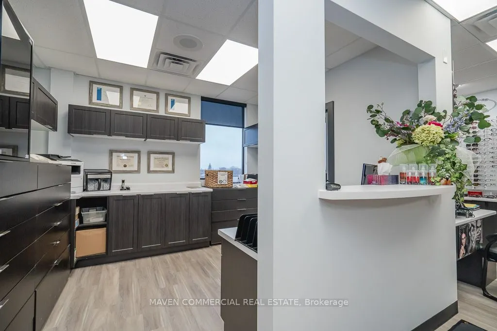 100 Colborne Street W
