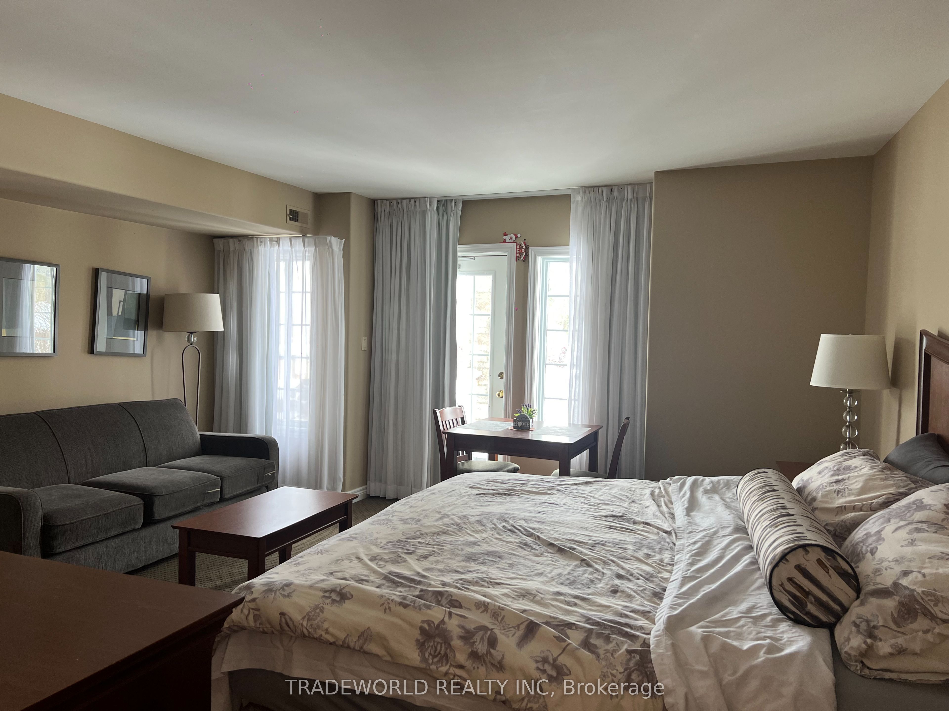 90 Highland Drive, #2076-77