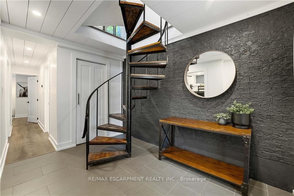 645 MOUNTAIN Road