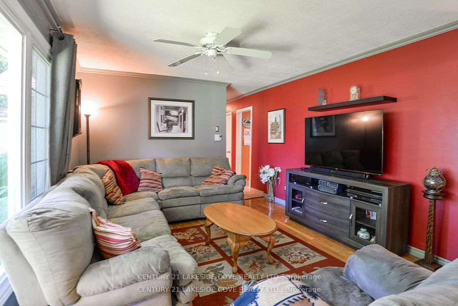 16 Old Indian Trail W