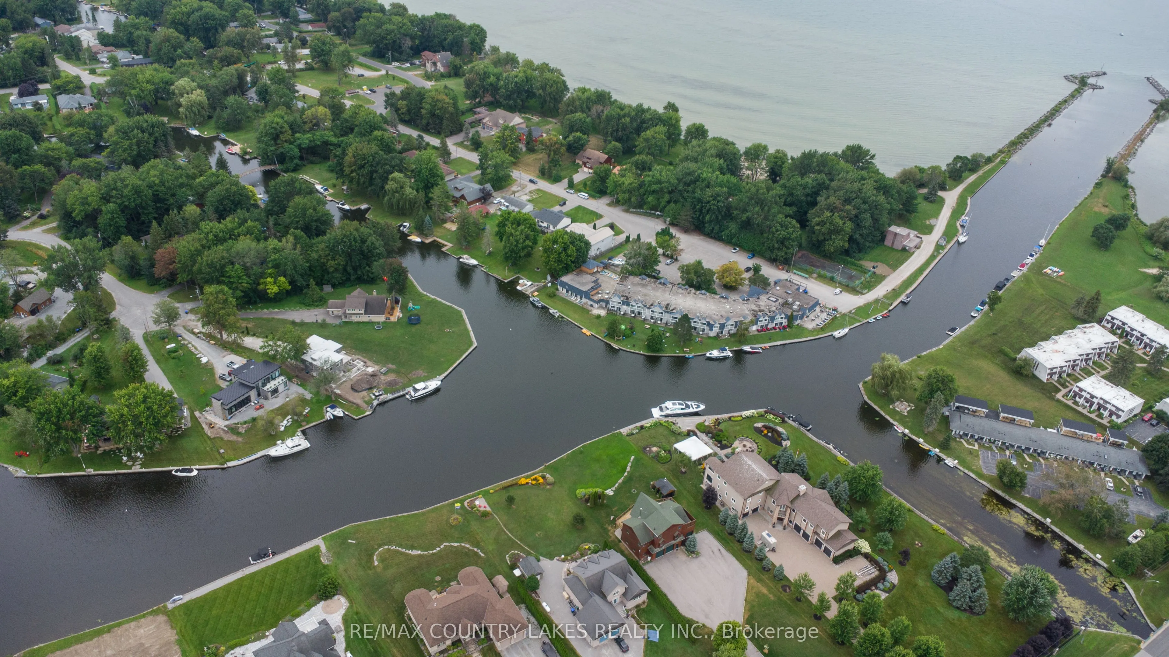 41 Paradise Boulevard