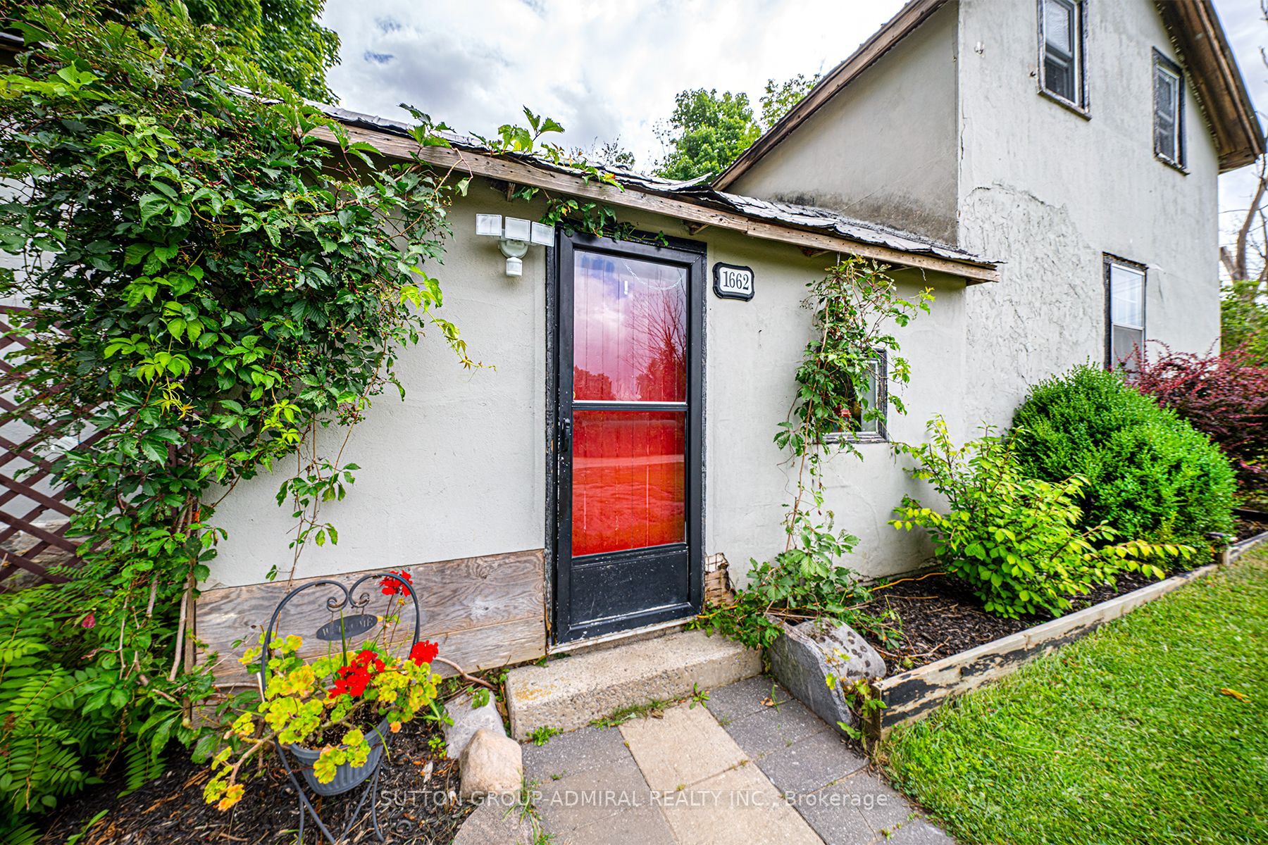 1662 Penley Road