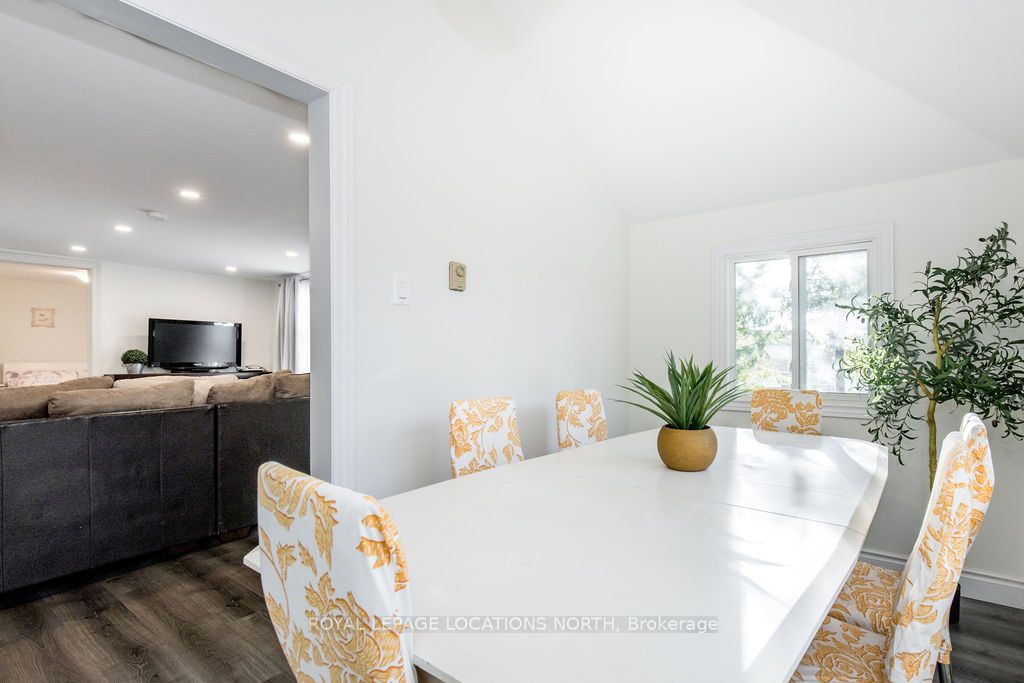 1221 River Road E
