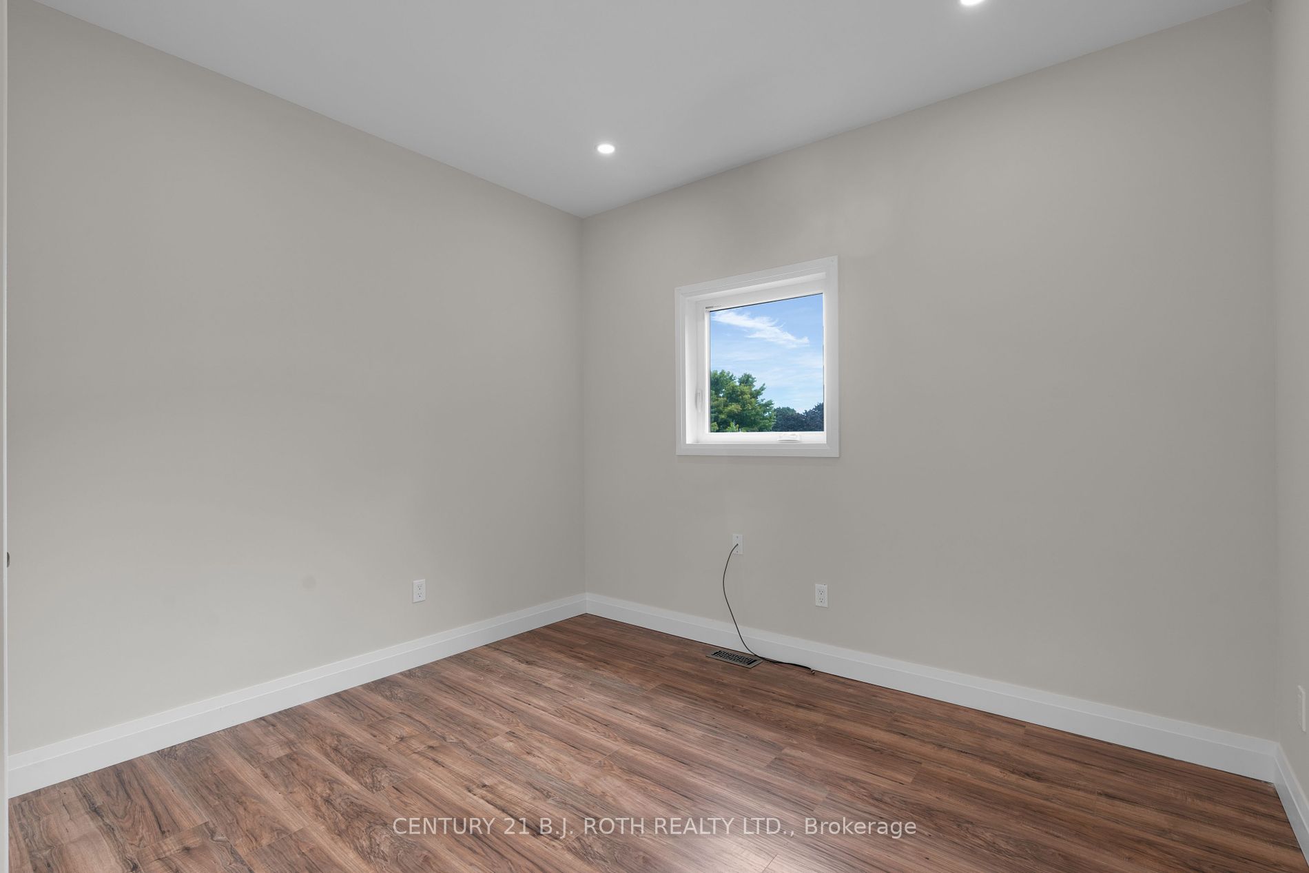 369 Mississaga Street W