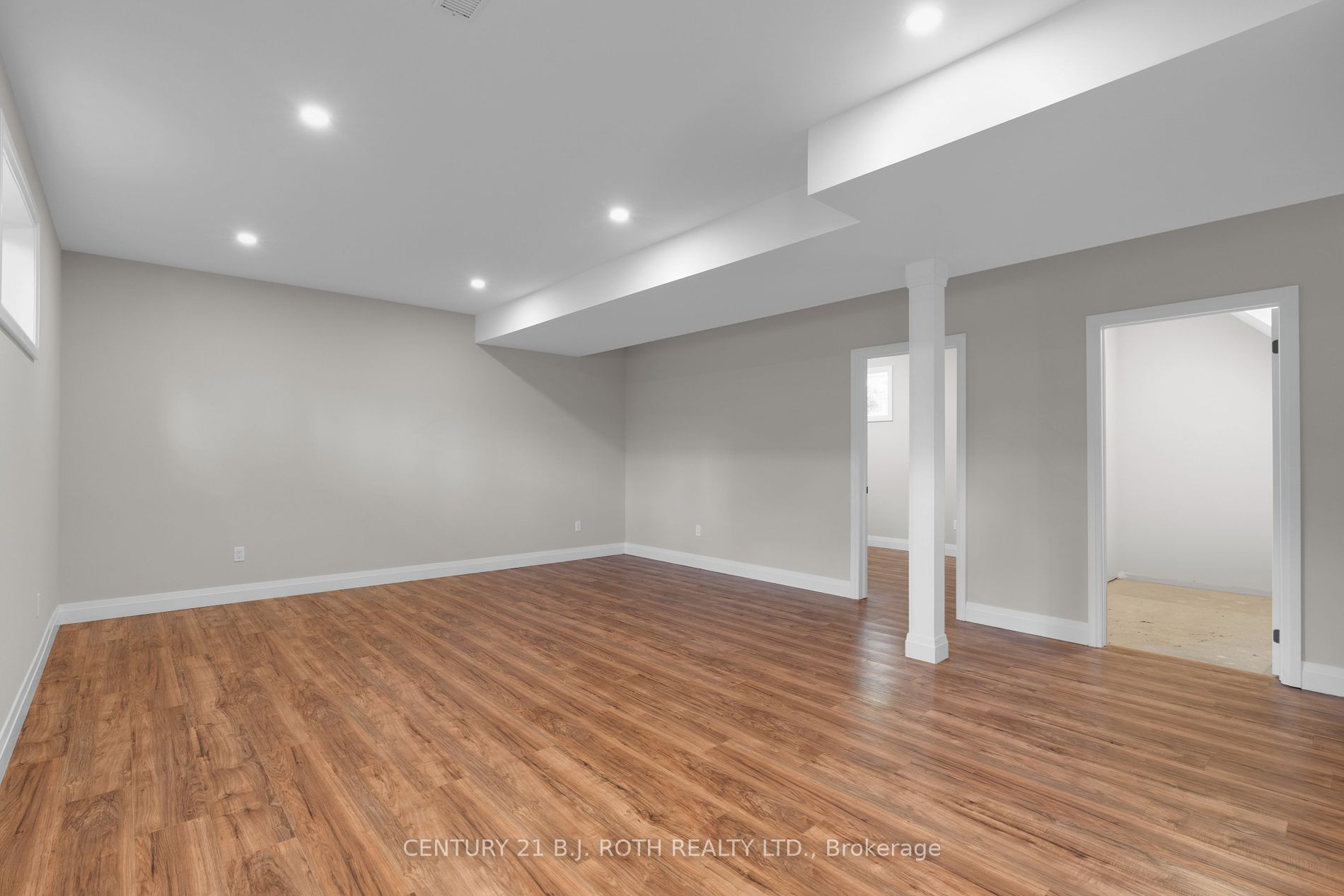 369 Mississaga Street W