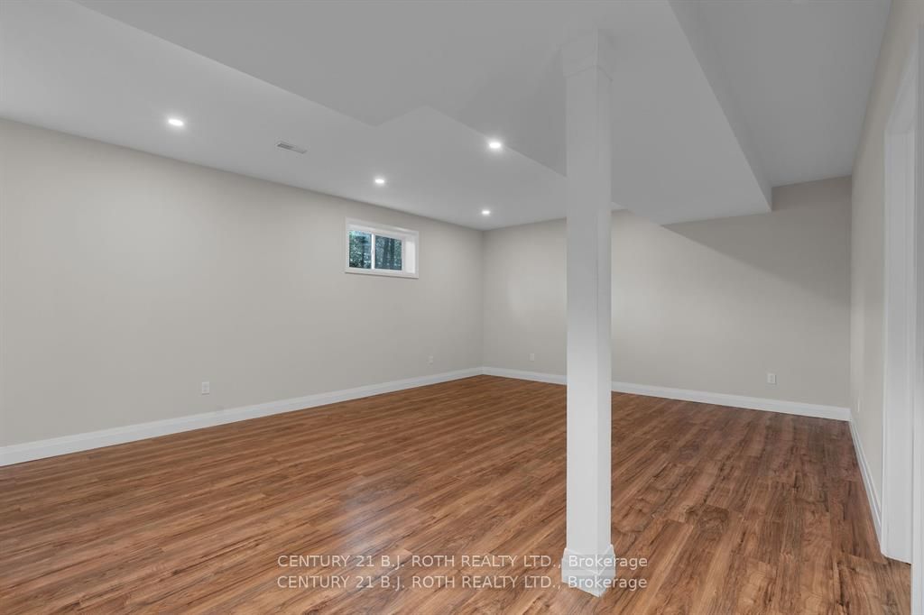 369 Mississaga Street W