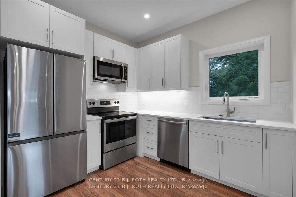 369 Mississaga Street W
