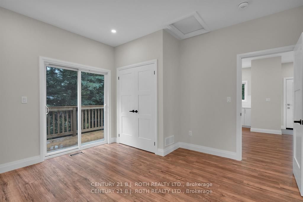 369 Mississaga Street W
