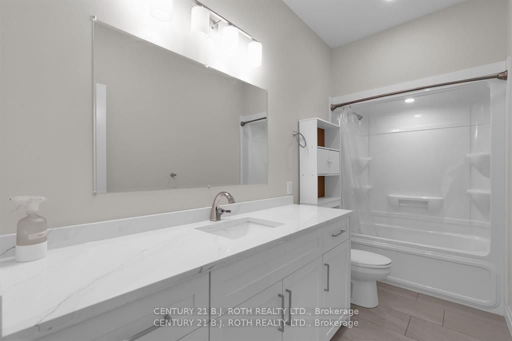 369 Mississaga Street W
