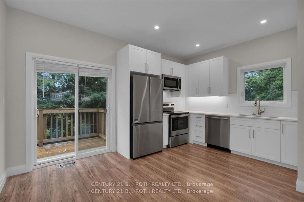 369 Mississaga Street W