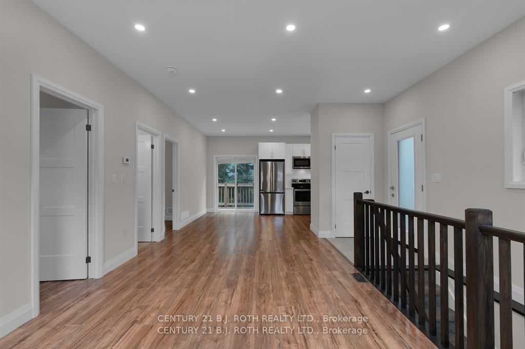 369 Mississaga Street W