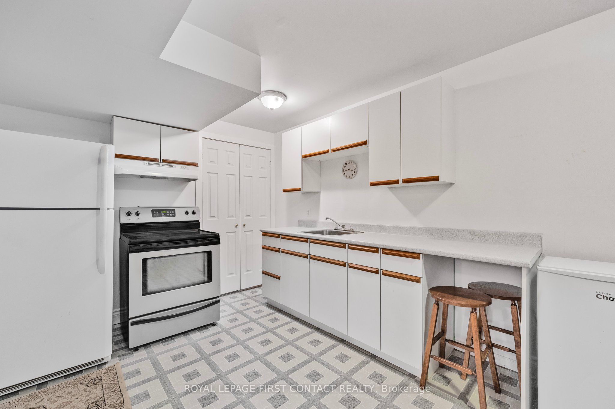 298 Livingstone Street W