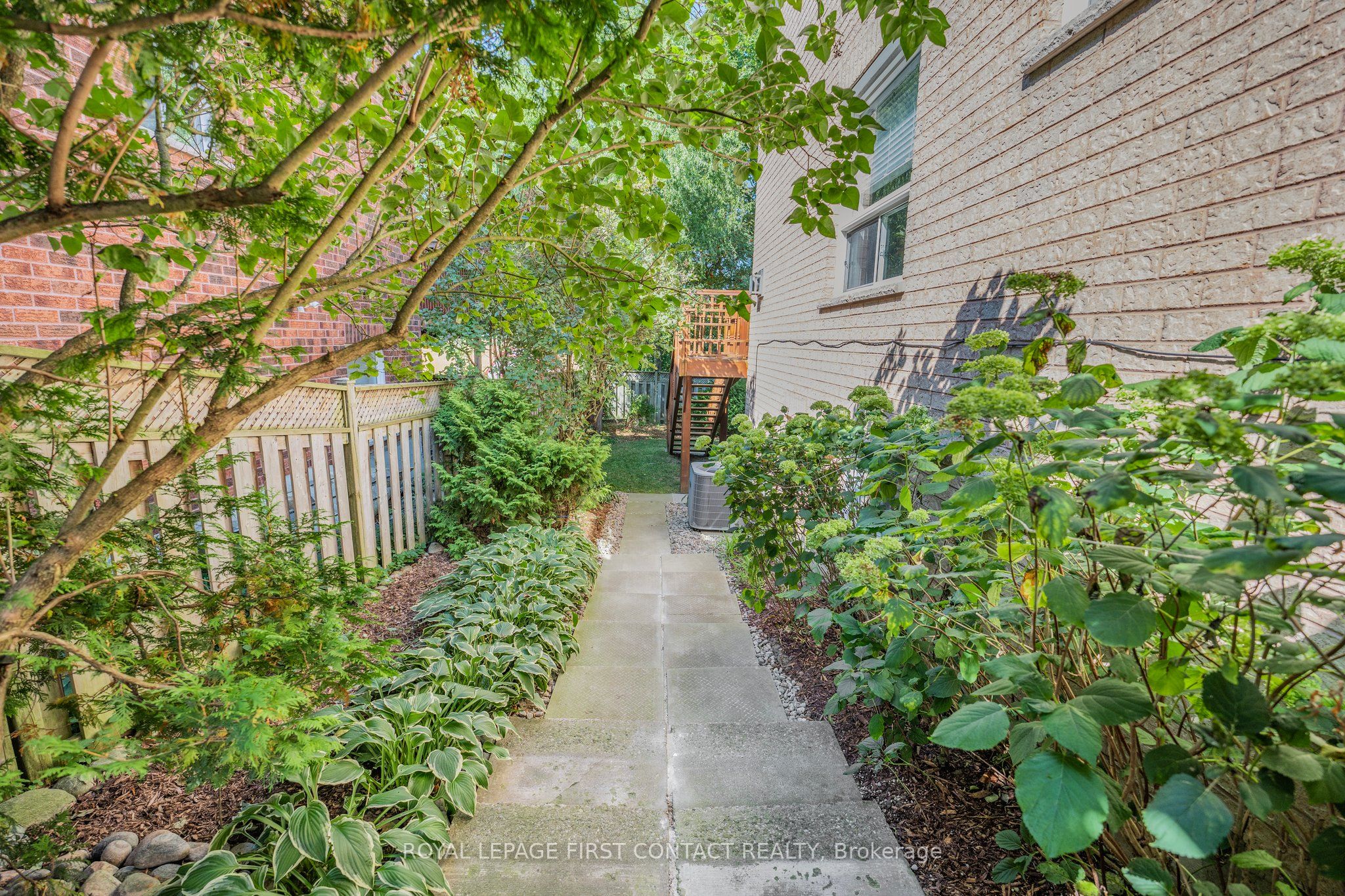 298 Livingstone Street W