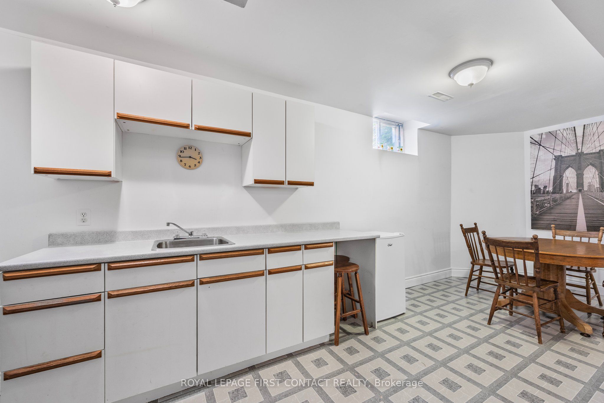 298 Livingstone Street W