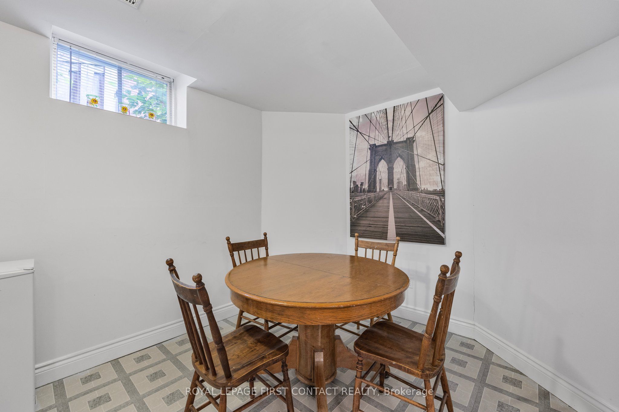 298 Livingstone Street W