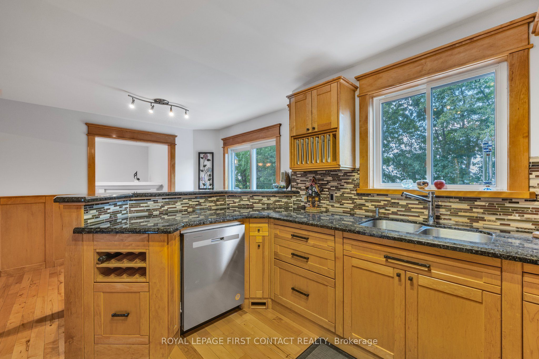 298 Livingstone Street W