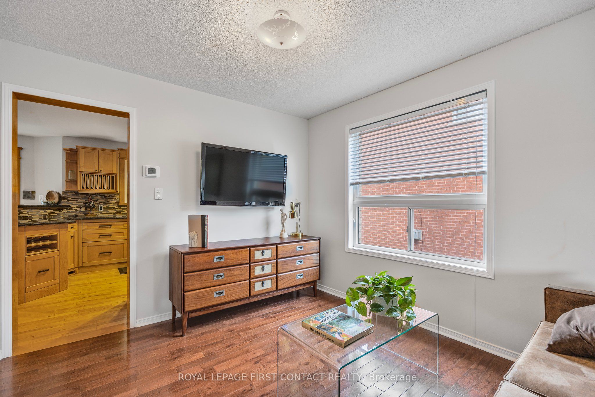 298 Livingstone Street W
