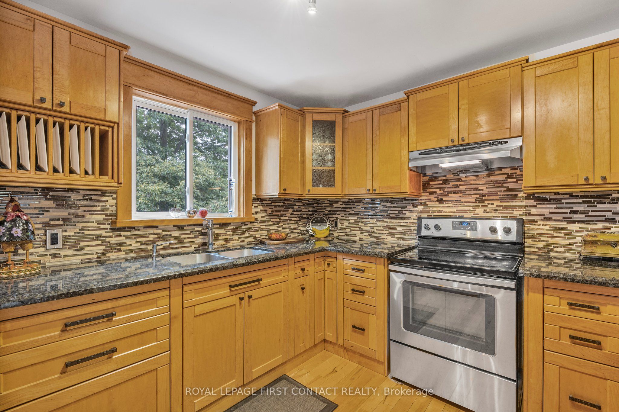 298 Livingstone Street W