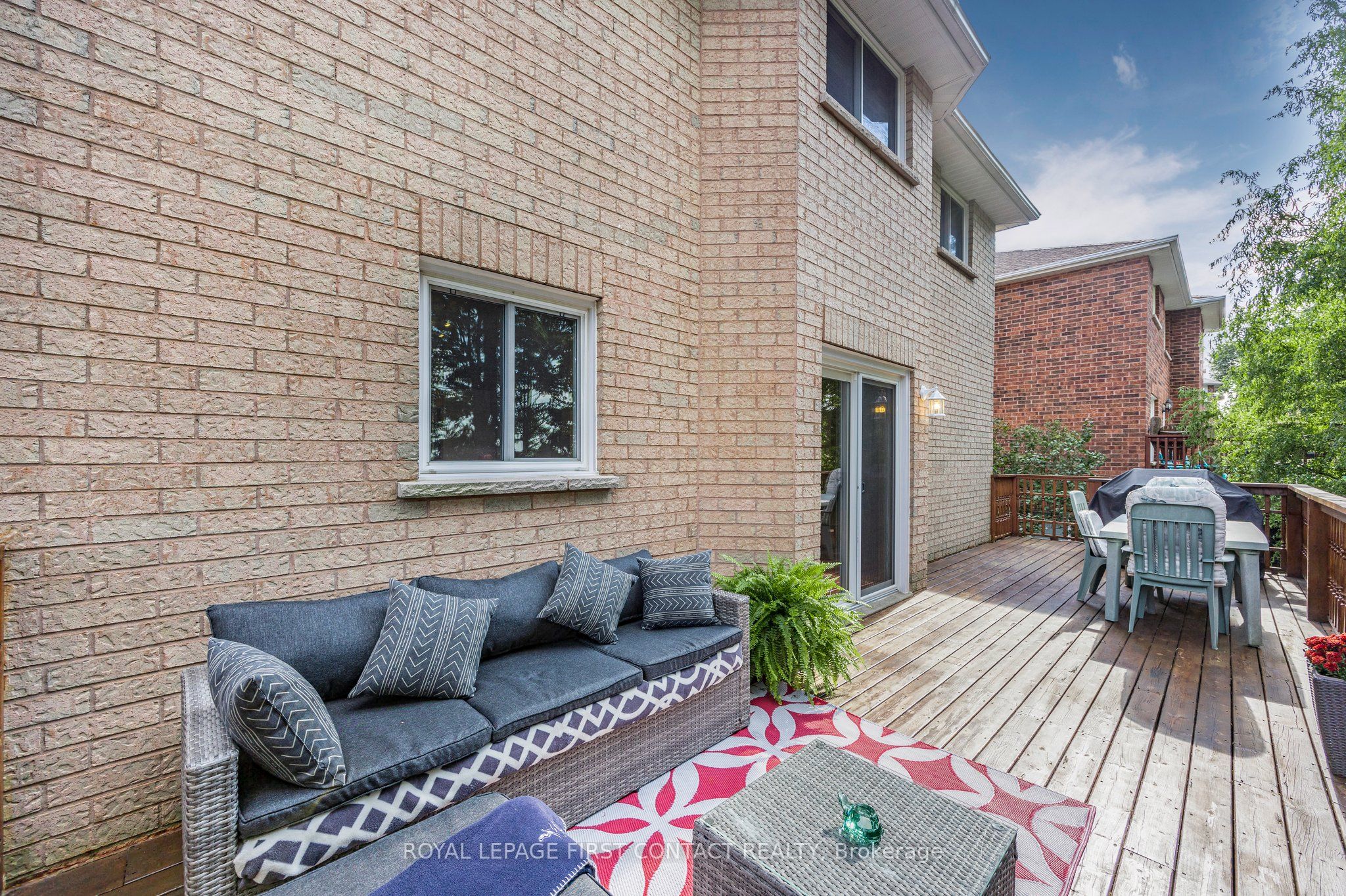 298 Livingstone Street W