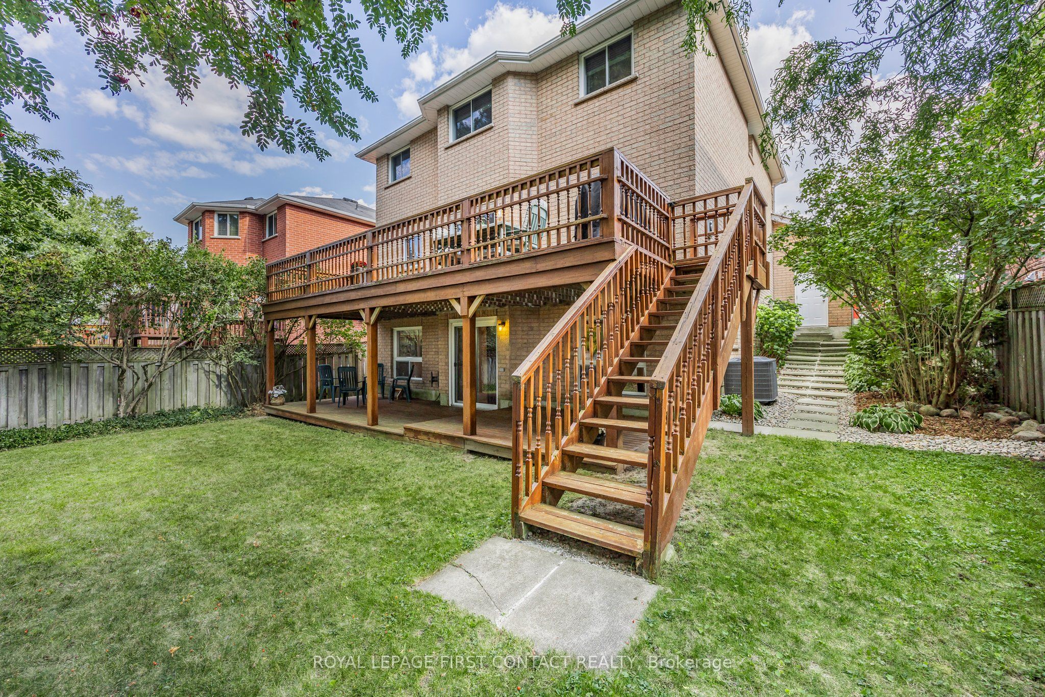 298 Livingstone Street W
