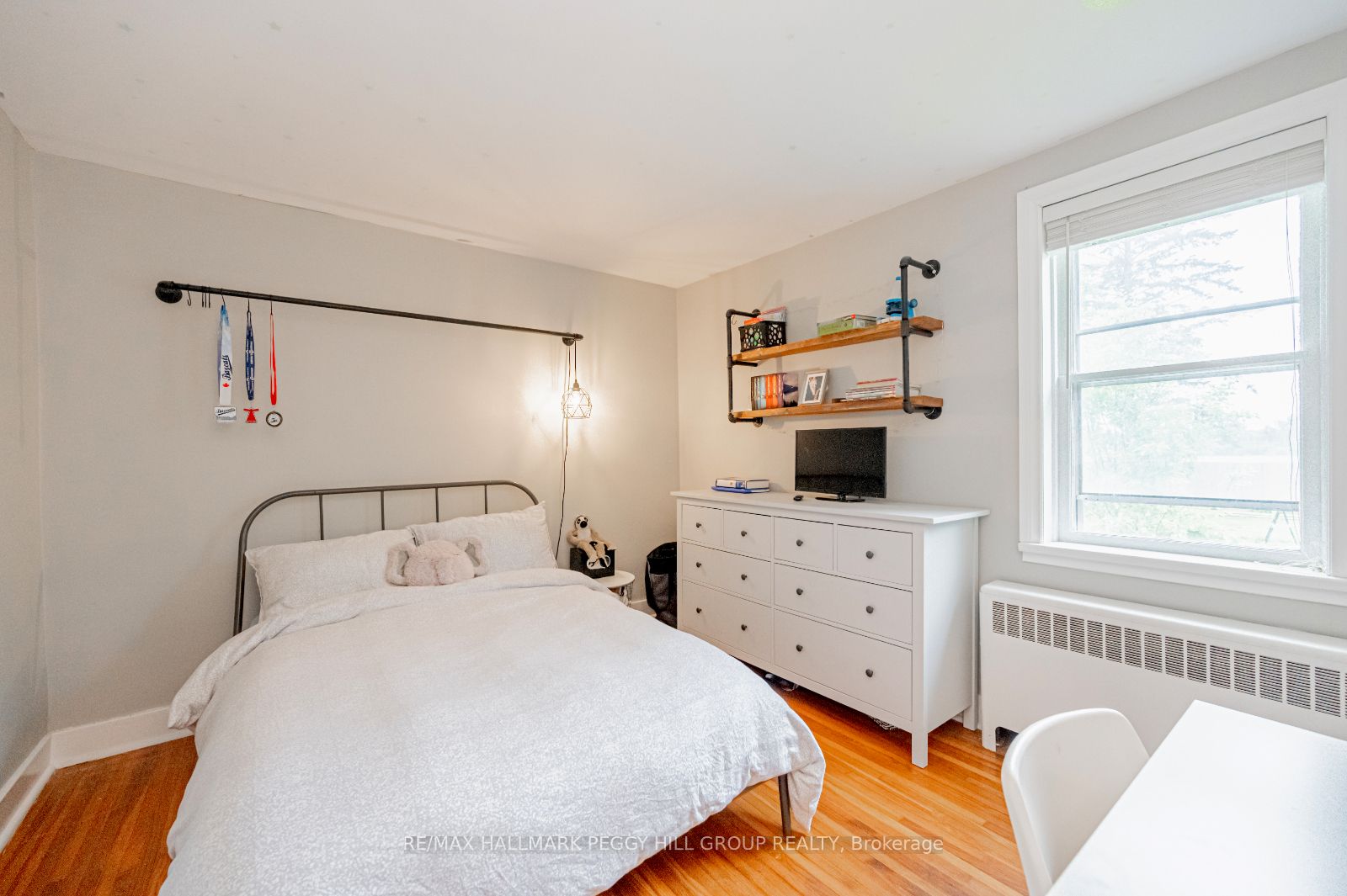 1556 Flos Rd 4 W