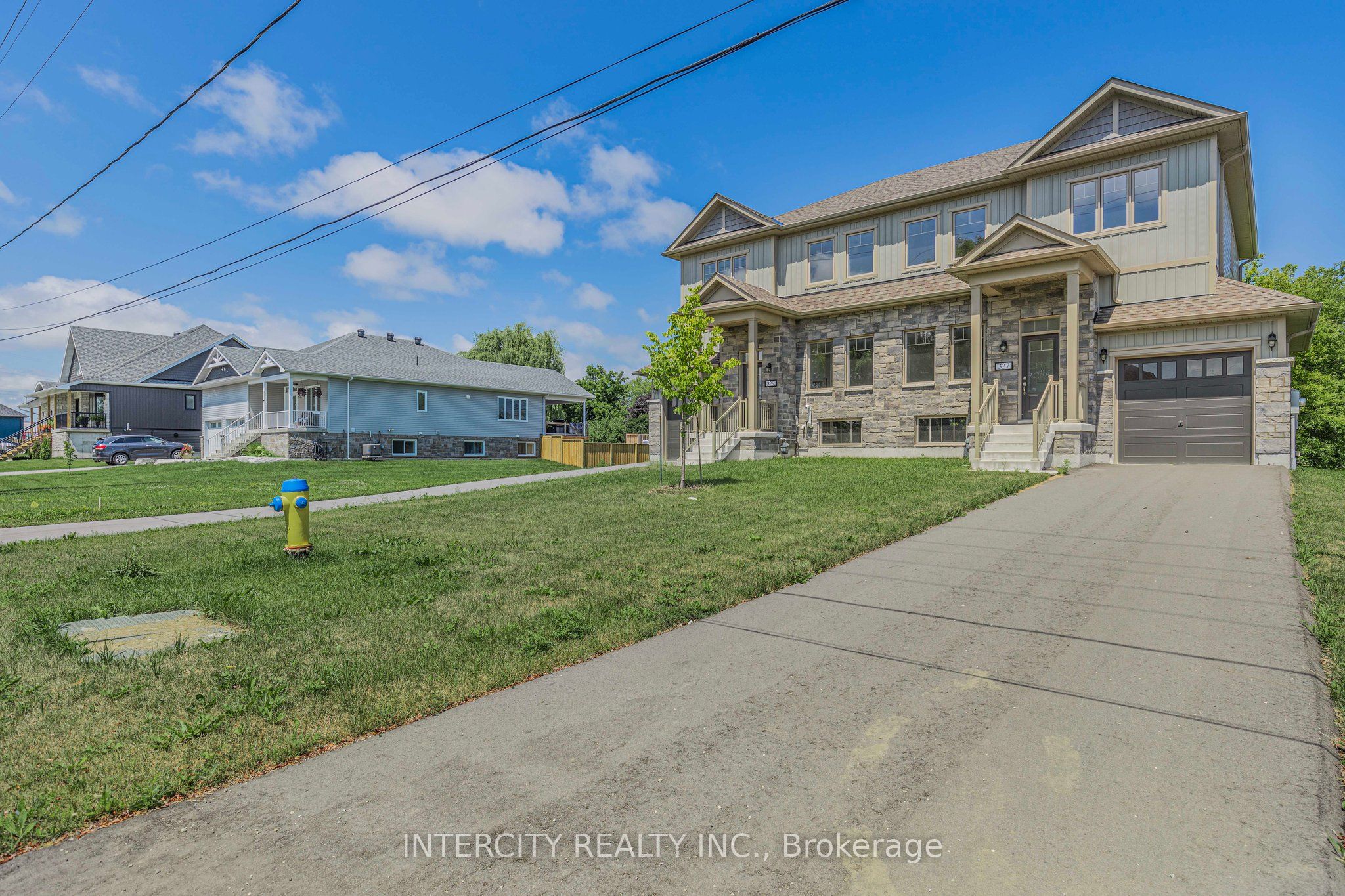 327 Quebec Street