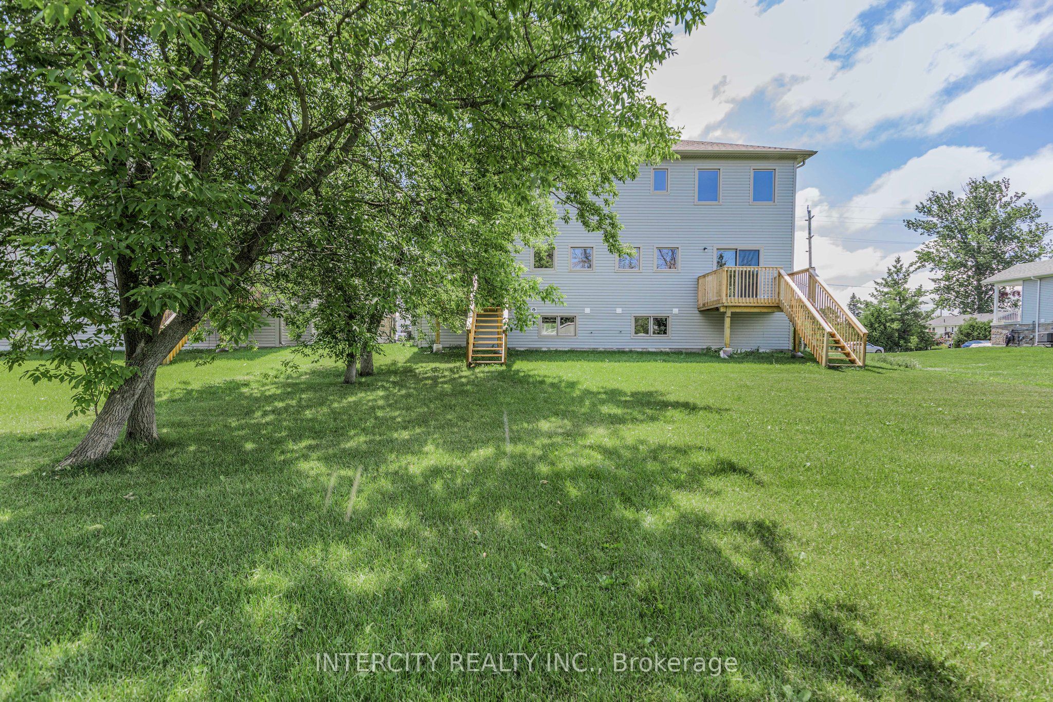 327 Quebec Street