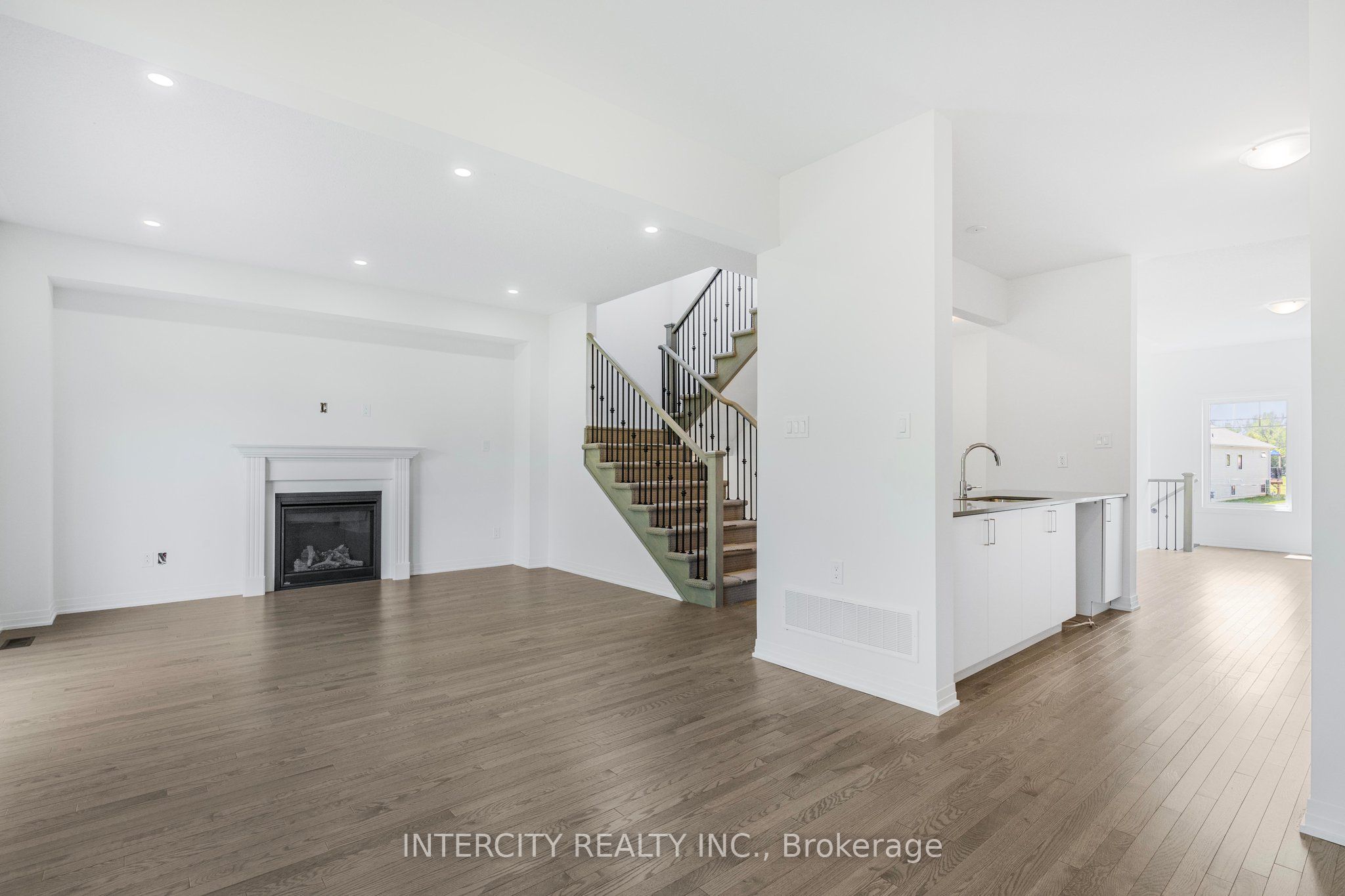 327 Quebec Street