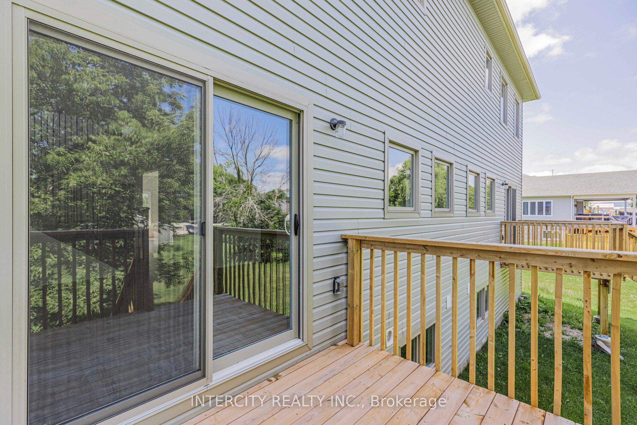 327 Quebec Street