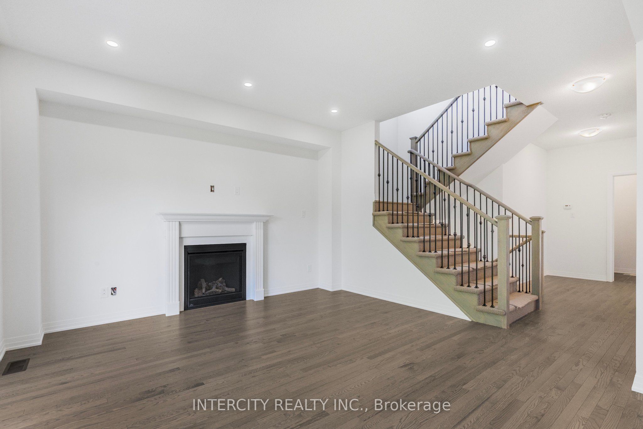 327 Quebec Street