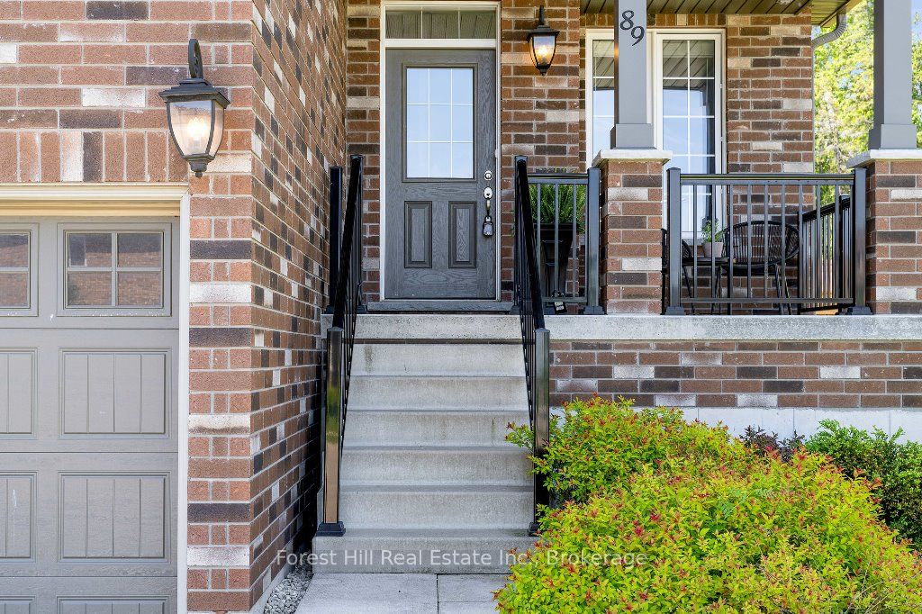 89 Lockerbie Crescent