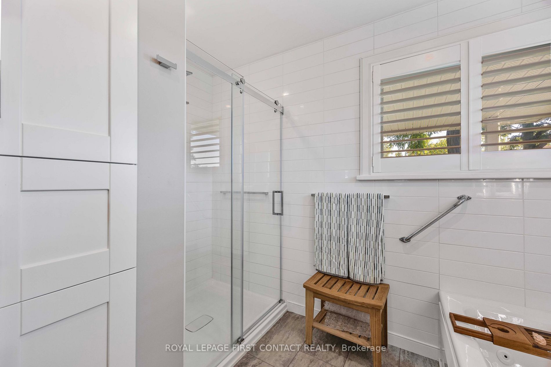 20 Tiny Beaches Road N