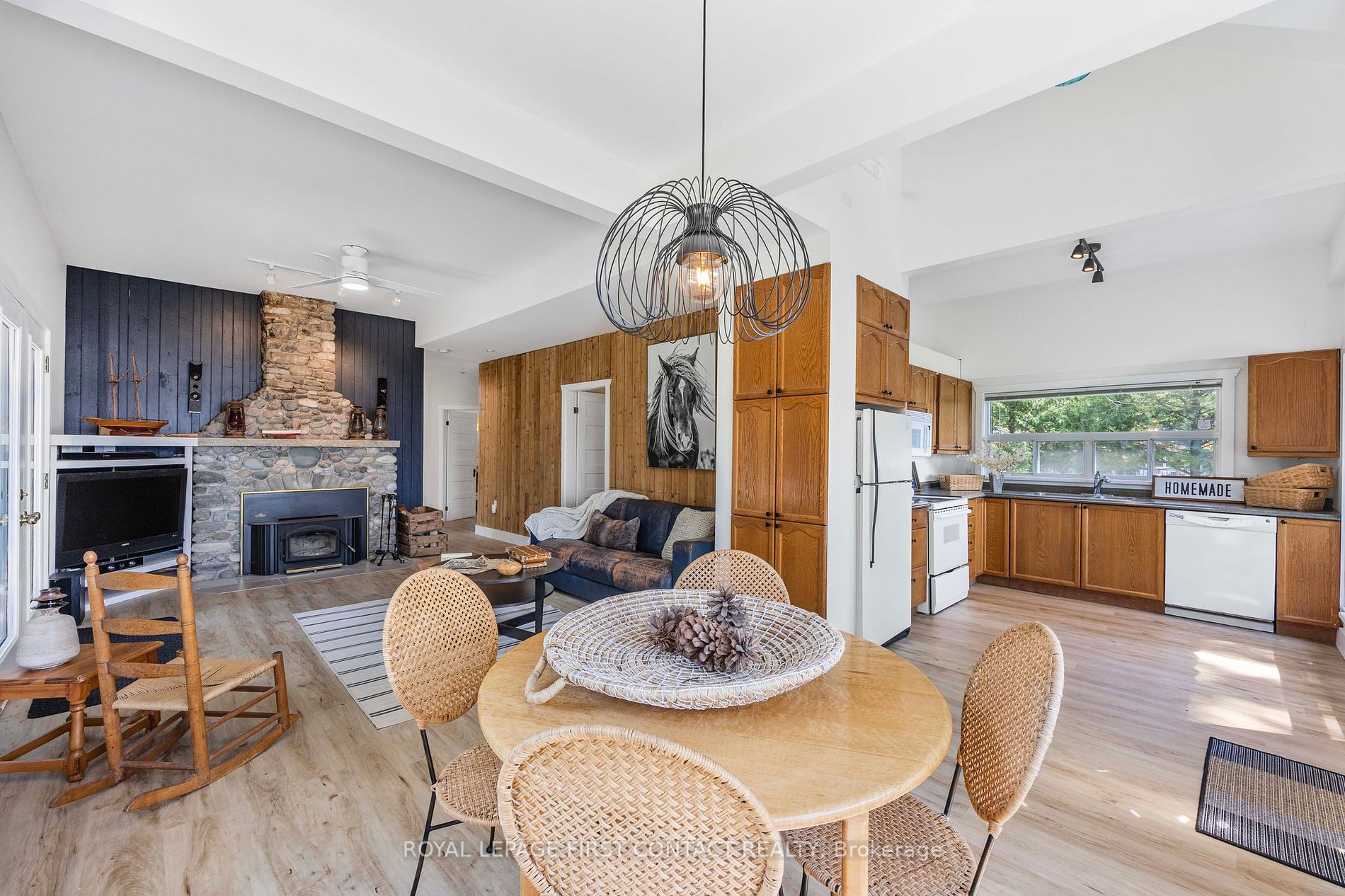 20 Tiny Beaches Road N