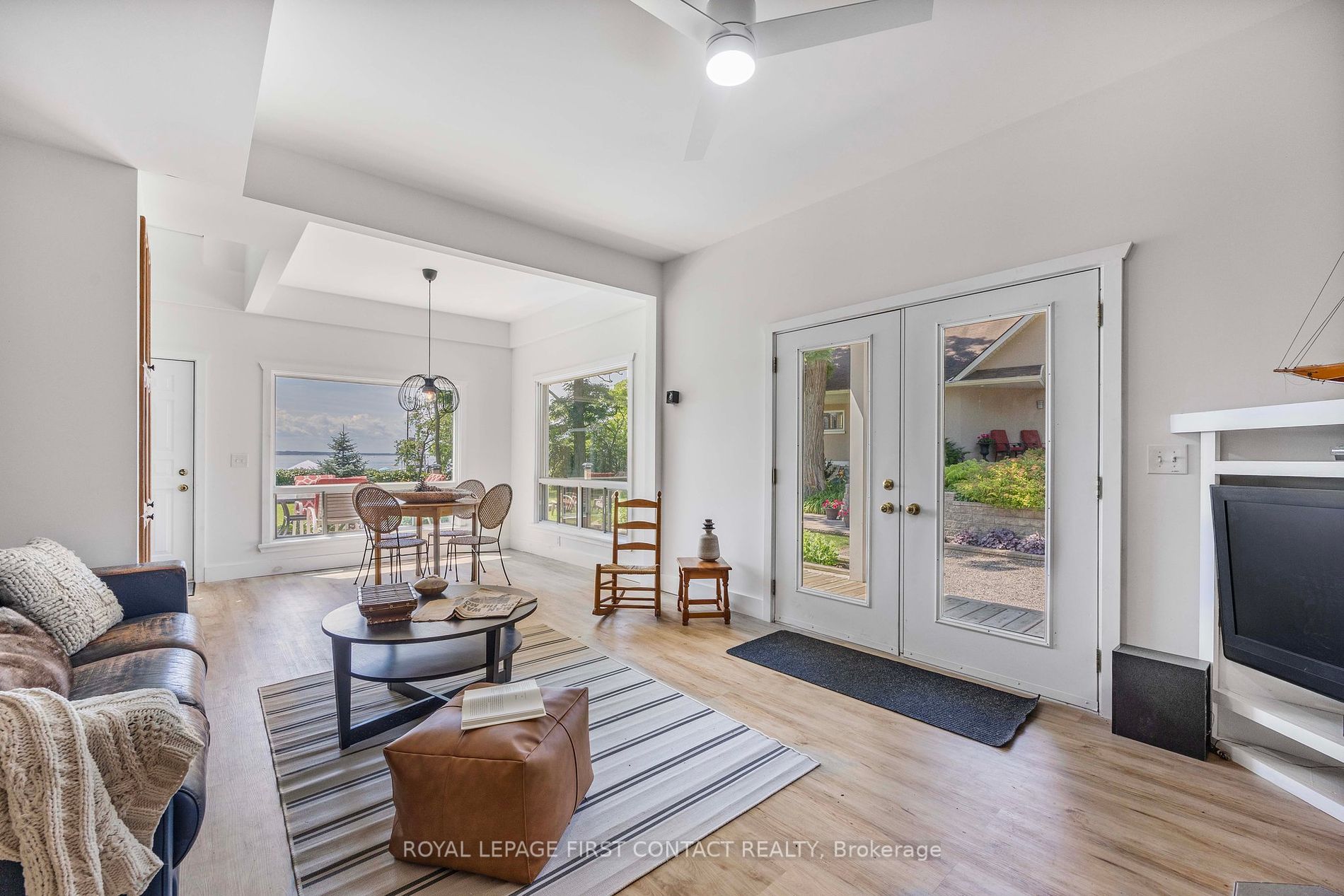 20 Tiny Beaches Road N
