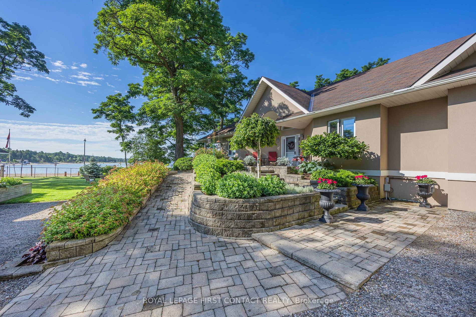 20 Tiny Beaches Road N