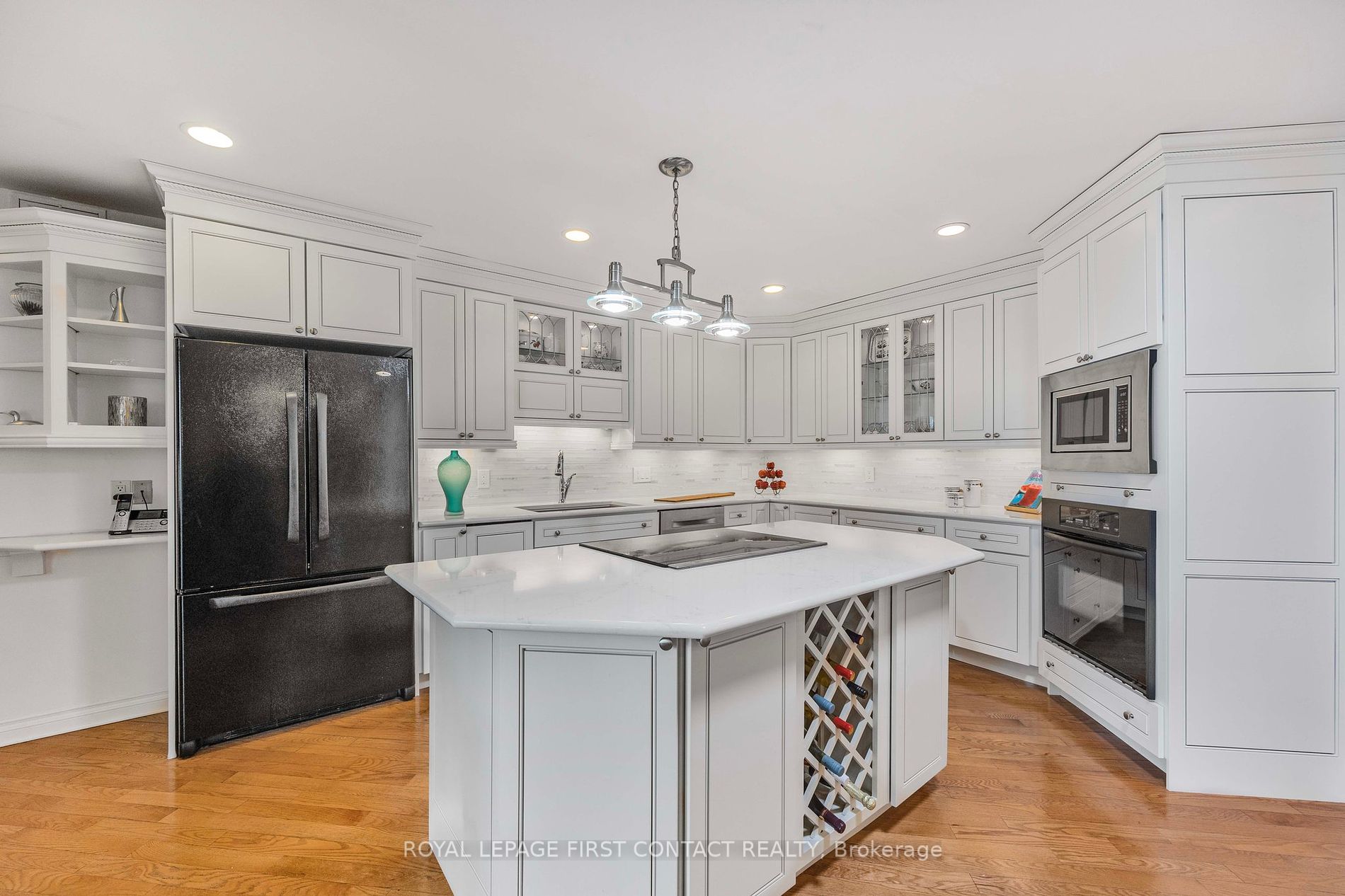 20 Tiny Beaches Road N