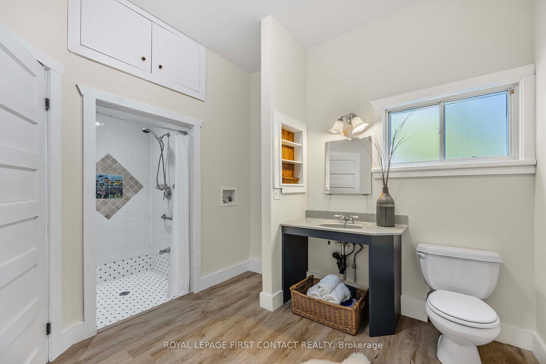 20 Tiny Beaches Road N
